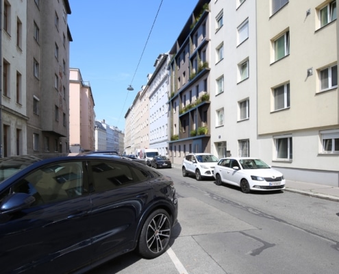 Hier sieht man rechts in der Mitte den künftigen Neubau. Daneben und gegenüber befinden sich die Nachbarhäuser.
