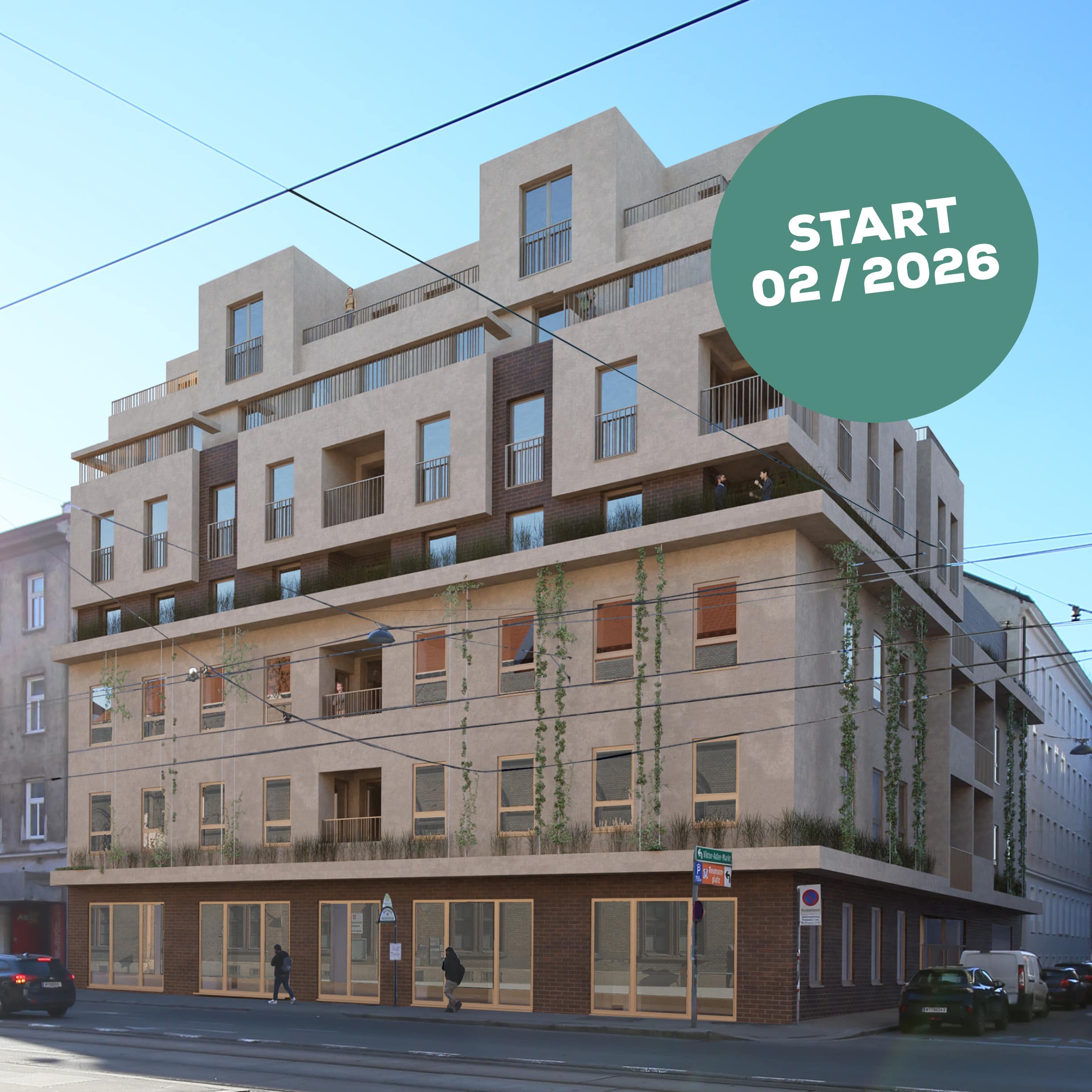 Hier sieht man ein Haus mit beiger und teilweise brauner Fassade. Davor gehen Menschen und in der Seitenstraße stehen Autos.